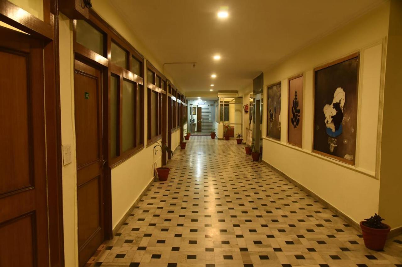 Hotel Gaurab Near Paltan Bazaar 데라둔 외부 사진