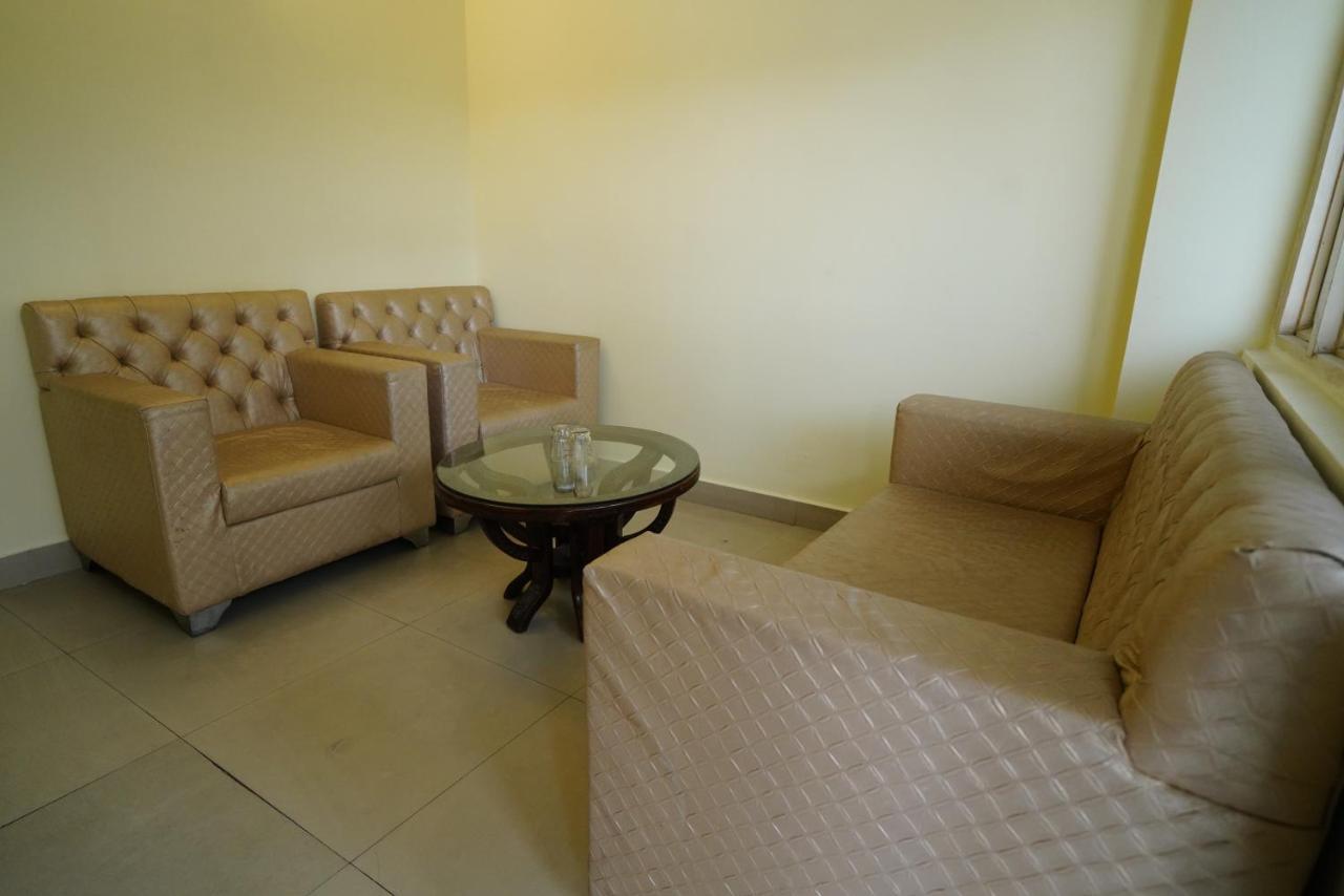 Hotel Gaurab Near Paltan Bazaar 데라둔 외부 사진