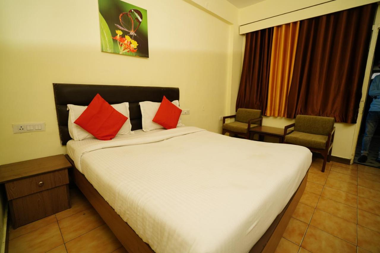 Hotel Gaurab Near Paltan Bazaar 데라둔 외부 사진