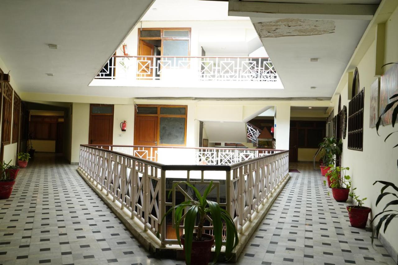 Hotel Gaurab Near Paltan Bazaar 데라둔 외부 사진