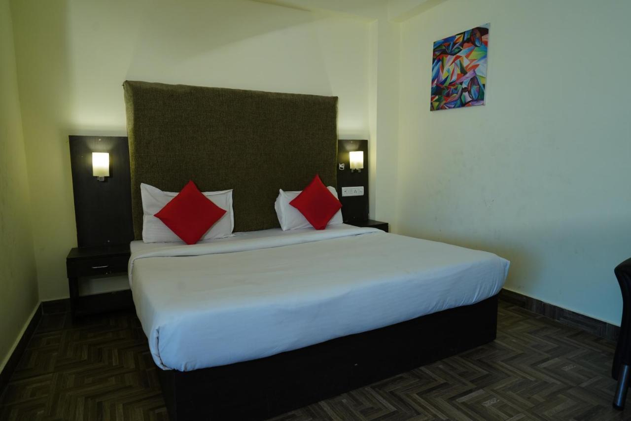 Hotel Gaurab Near Paltan Bazaar 데라둔 외부 사진