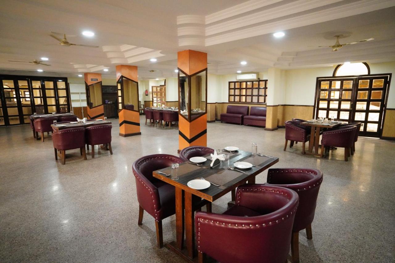 Hotel Gaurab Near Paltan Bazaar 데라둔 외부 사진