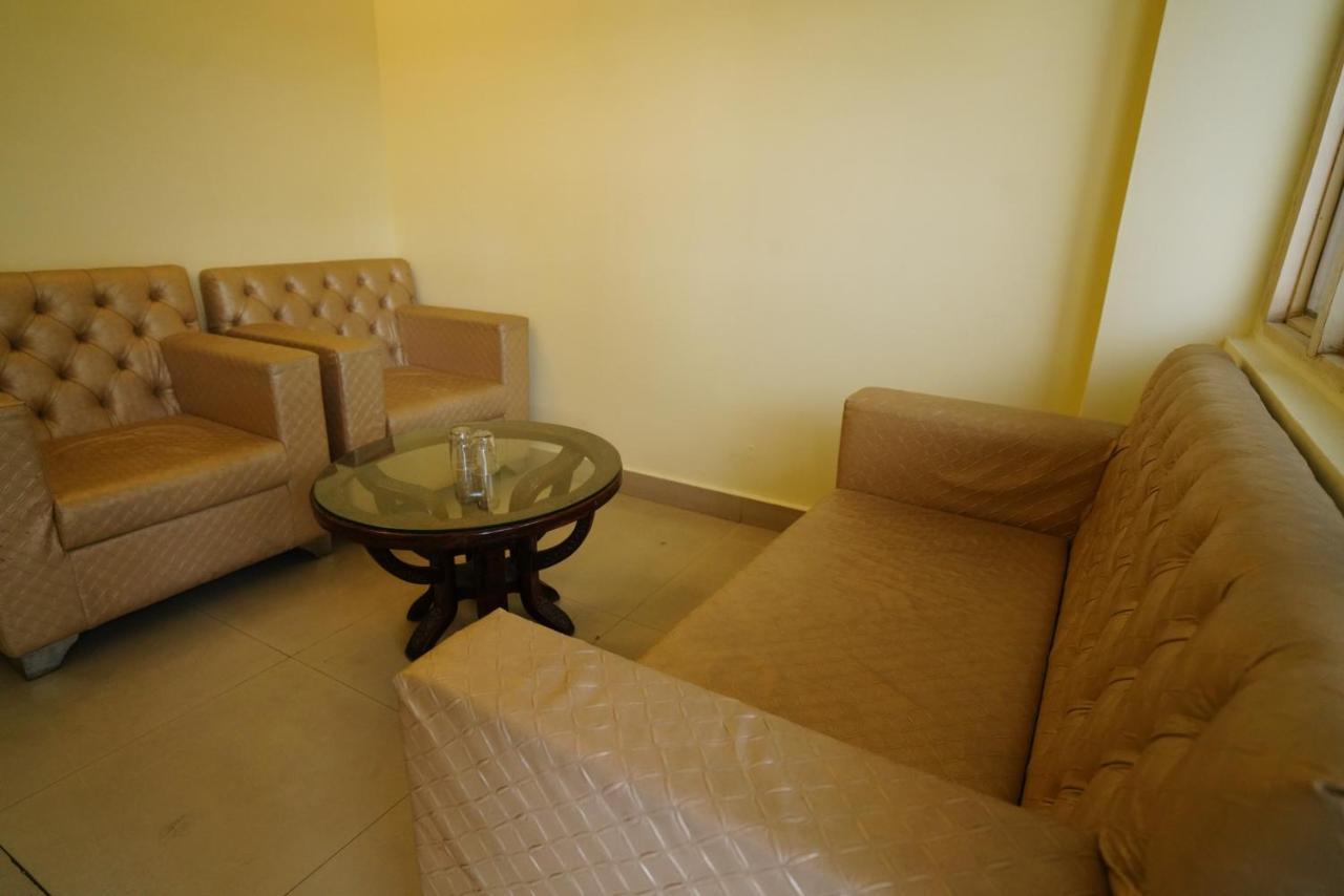 Hotel Gaurab Near Paltan Bazaar 데라둔 외부 사진