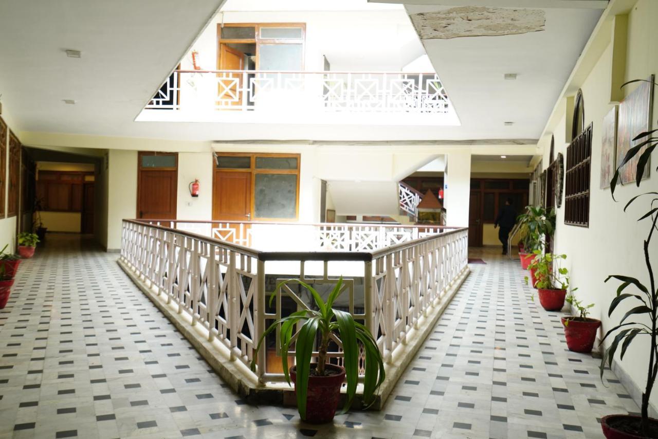 Hotel Gaurab Near Paltan Bazaar 데라둔 외부 사진