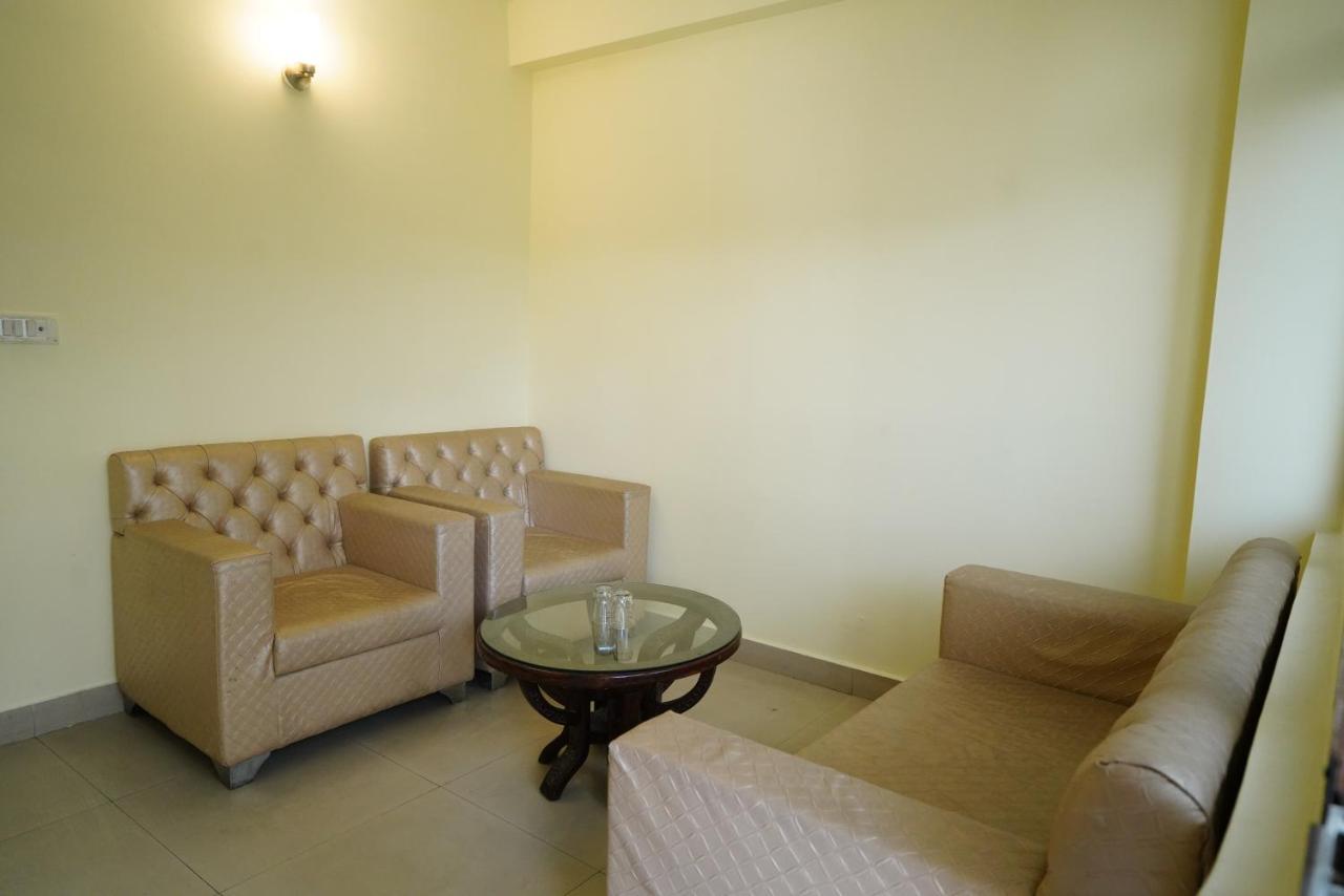 Hotel Gaurab Near Paltan Bazaar 데라둔 외부 사진