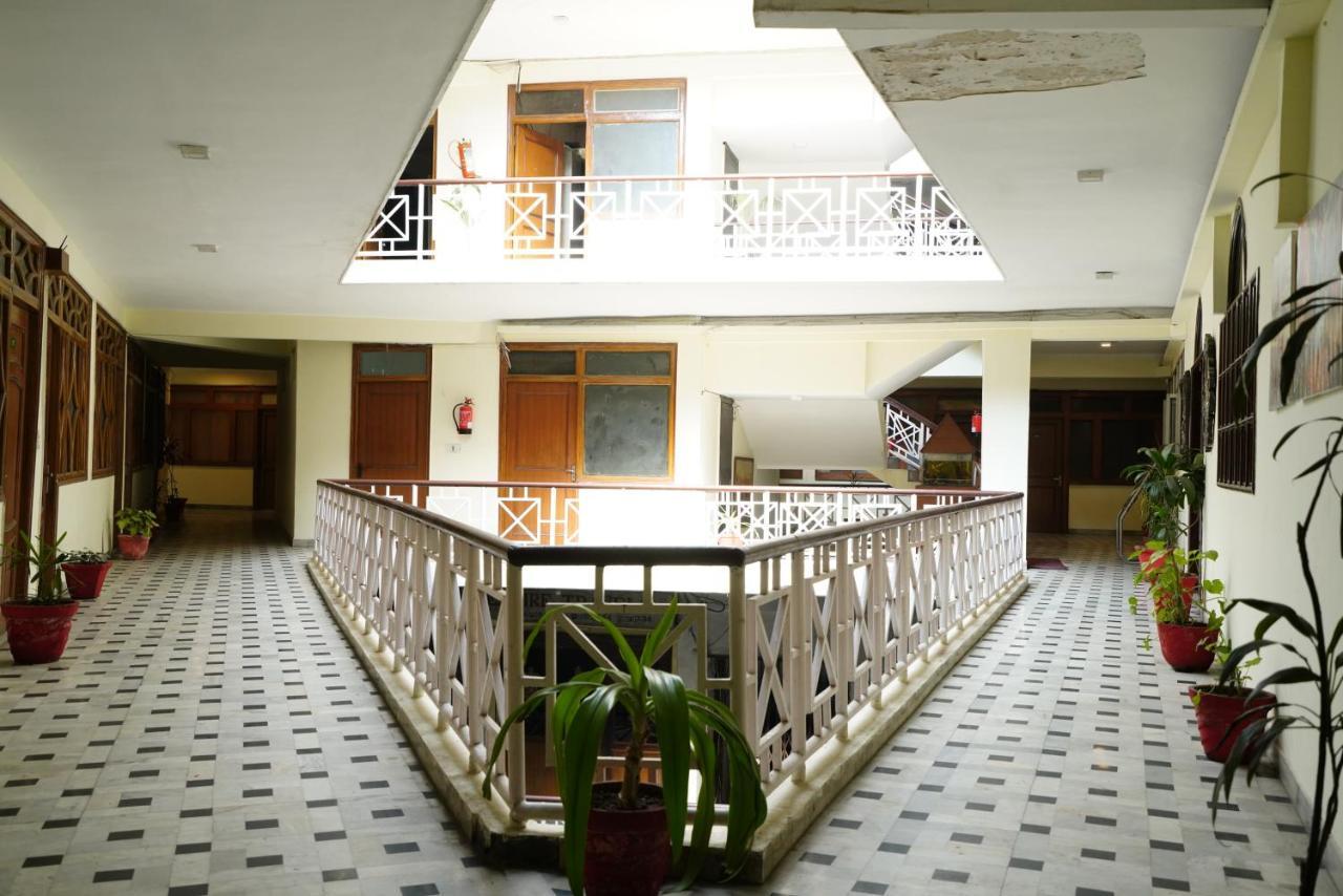 Hotel Gaurab Near Paltan Bazaar 데라둔 외부 사진